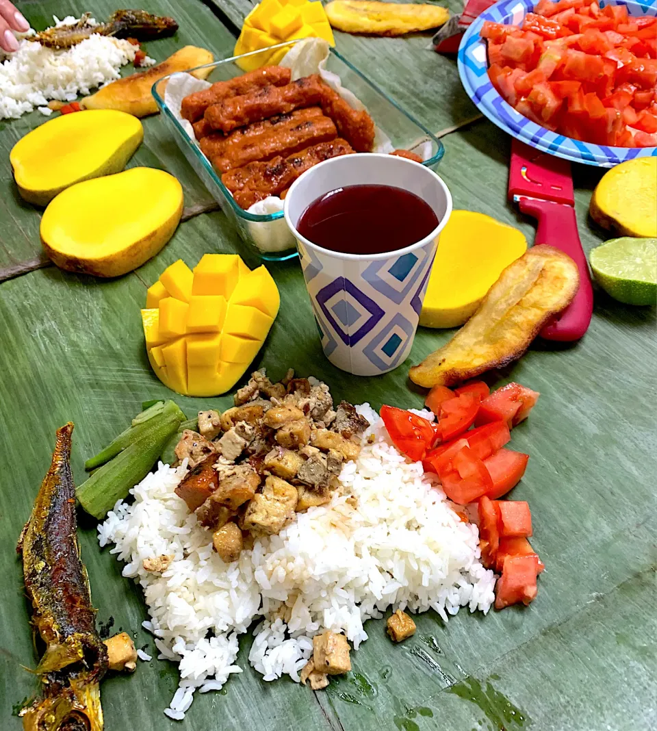 Boodle Fight lunch at work👏🏼|🌺IAnneさん