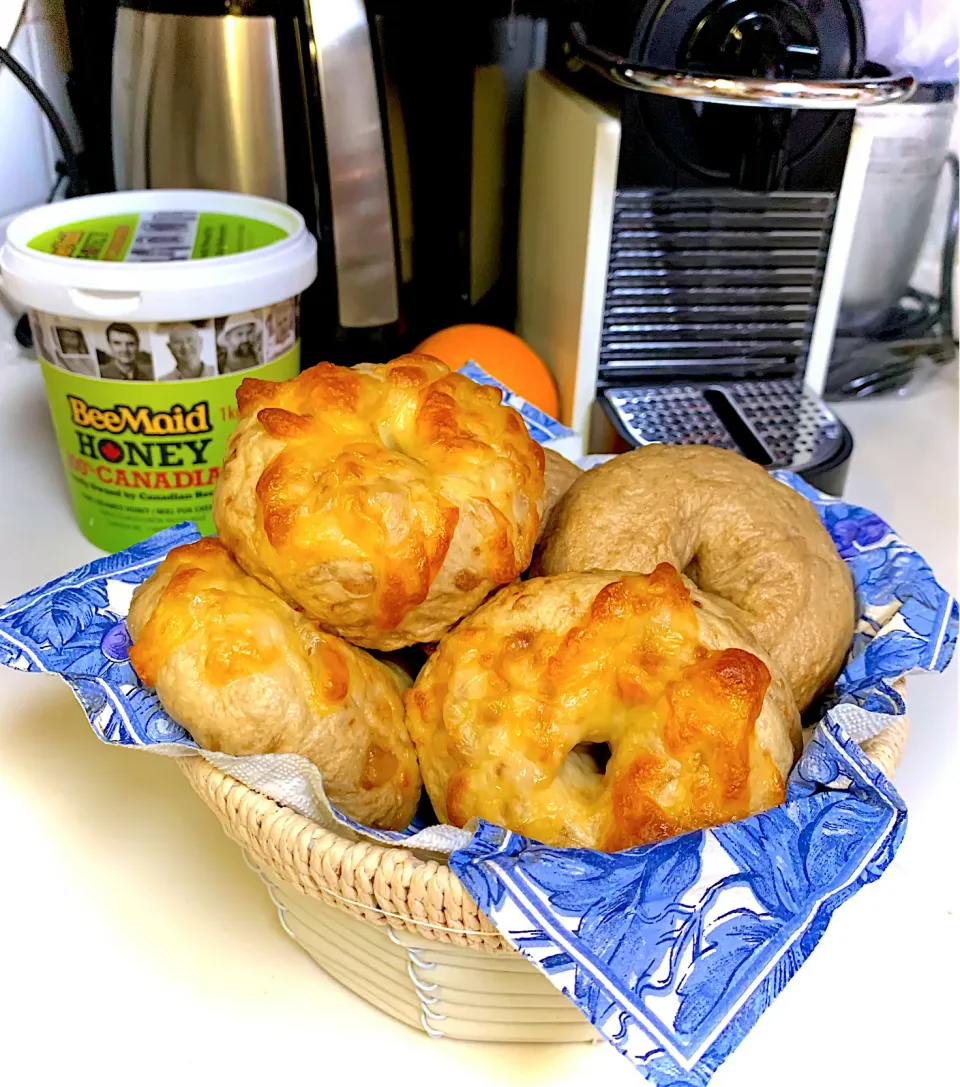 ぷらっとさんの料理 おうちパン / Cheese & Fried Onion Bagels, plus Brown Sugar & Spices Bagels|gonbenさん