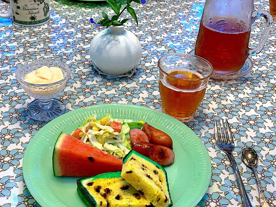 Snapdishの料理写真:20200623-1 昨日の朝ごはんはスイカパン🍞と西瓜🍉笑笑|Seikoさん