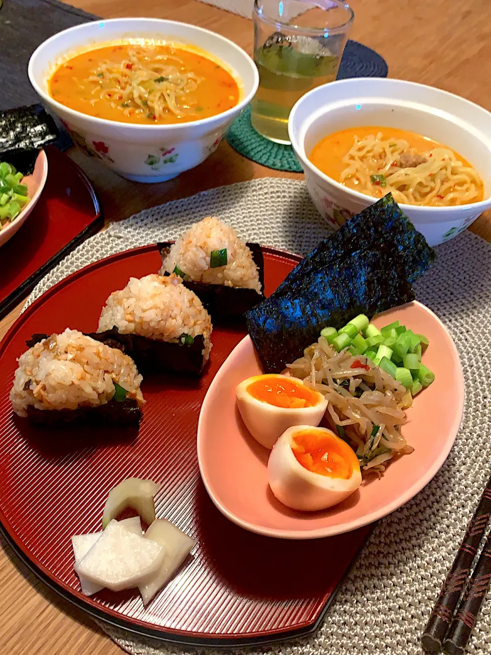 鮭の混ぜご飯のおにぎりとラーメン|マッキーさん