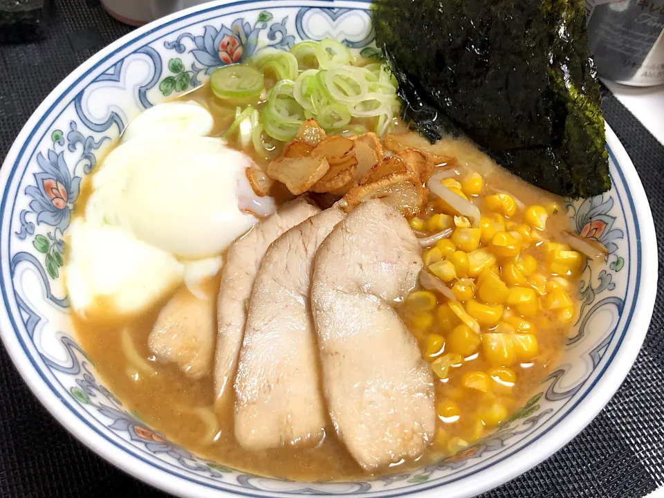 味噌ラーメン　自家製鳥チャーシュー|ばるぞうさん