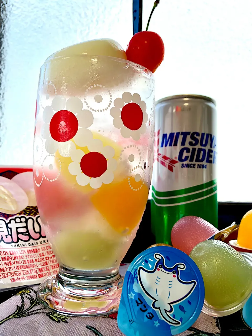 凍らせたゼリー in サイダー 🍹〜雪見だいふくのせ〜|がぁがさん