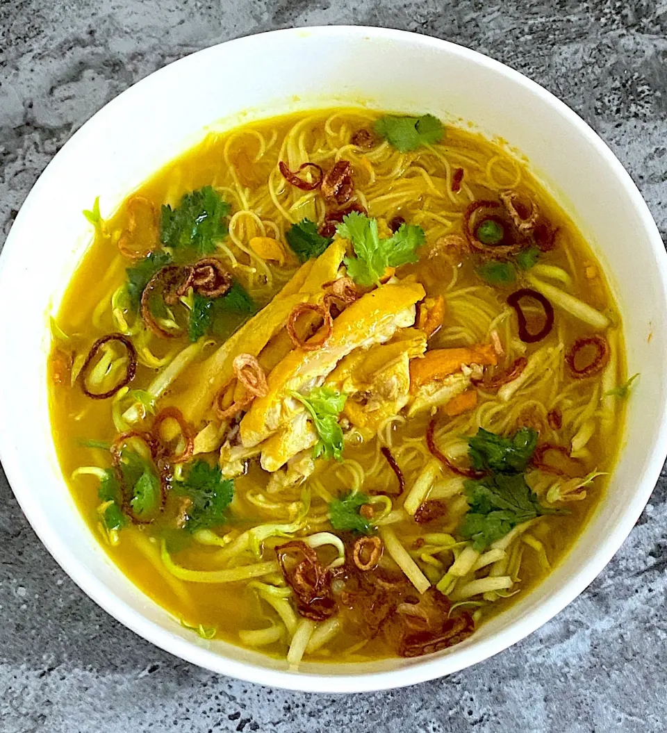 Soto ayam - Indonesian style chicken noodle soup|12Dragonさん