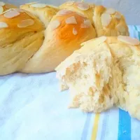 Brioche tressée aux amandes effilées 🍞|ngquynhnhuさん