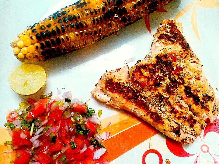 Grilled fish chilli lime cone and salsa .|mubさん