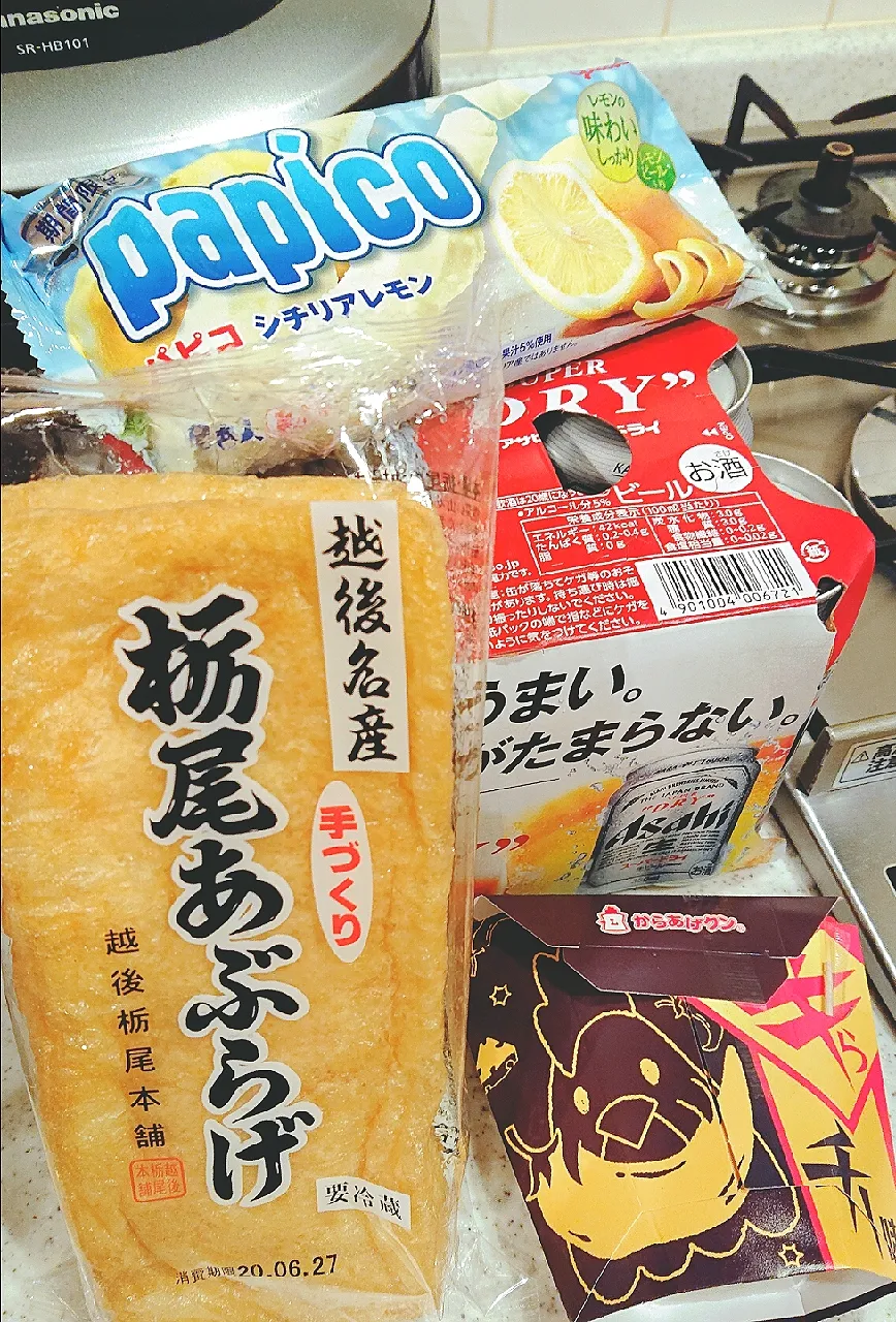 Snapdishの料理写真:本日の買い出しー❤️笑
#からあげクン以外は激安スーパーでつ🎵
#辛チー味は辛いだけでした爆
#またまた栃尾あぶらげ\♡/
#パピコ69円(*´∀`)♪
#因みにスーパードライは1077円でした🍺
#木曜日は仕事お休みでーす(´>∀<｀)♡|GGGさん