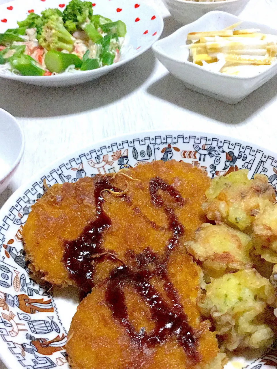 コロッケ、ちくわなチーズ磯辺揚げ、もやしの胡麻油炒め、カニカマサラダ、山芋のたんざく切り|Ayaさん