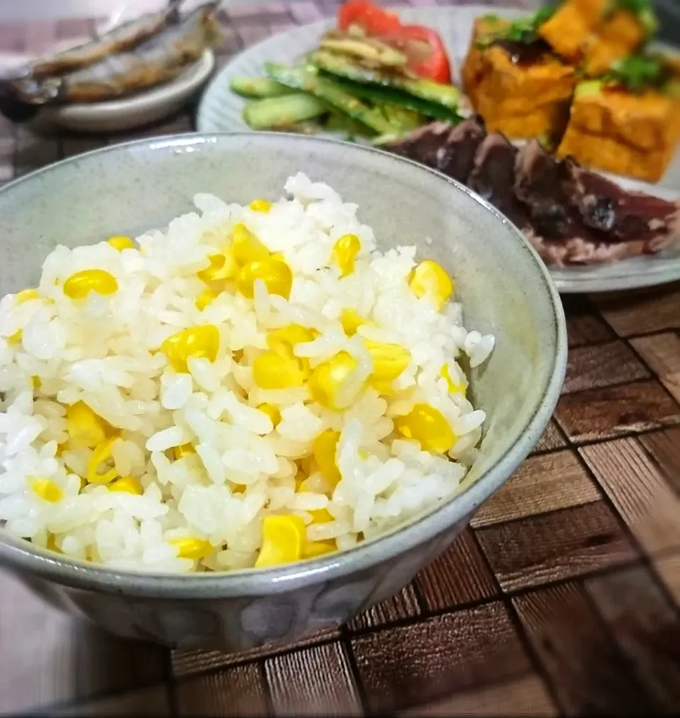 炊飯器におまかせとうもろこしご飯 😋|fumiさん