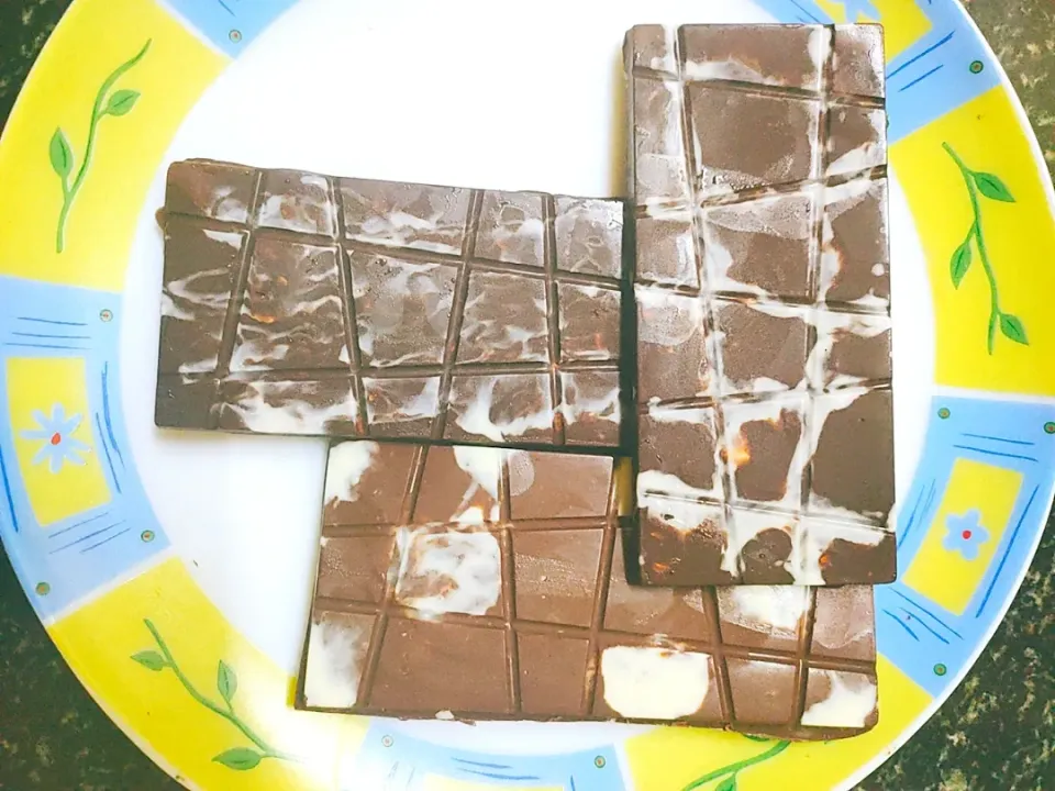 Fruit and nut chocolate bar|paavni Chocolatesさん