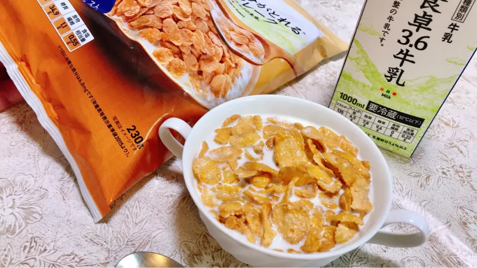 多分30年以上食べてなかったと思うコーンフレーク😁🥣
美味しいね😁
冷たい牛乳🥛が大丈夫な人はどうぞ😁|ジイジさん