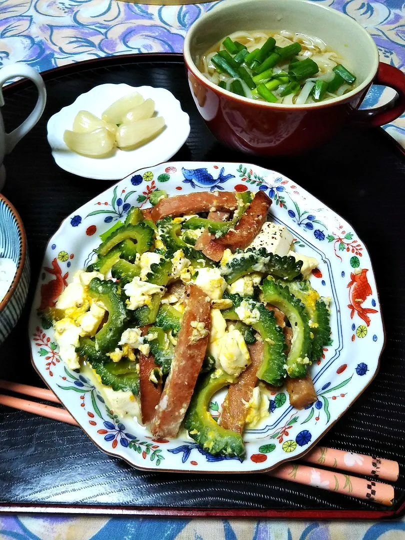 よねばーばの朝ごはん
朝から雨
苦味を効かせて
ゴーヤチャンプルー
今年漬けたらっきょ、|yoneばーばさん