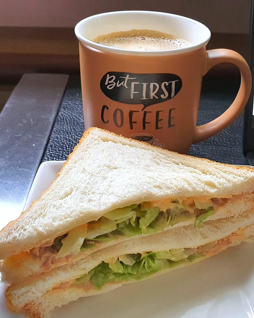 Spicy Siracha Tuna 🥪 Hazelnut Coffee🤤
🍀Happy Thursday🍀|🌷lynnlicious🌷さん