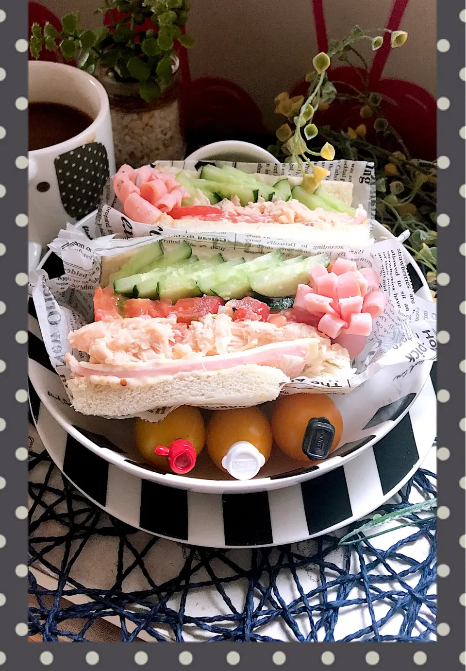 Snapdishの料理写真:✩︎🎀朝昼兼用ランチ🎀✩︎野菜たっぷりのサンドイッチ‼️|🌼はなちゃん🌼さん