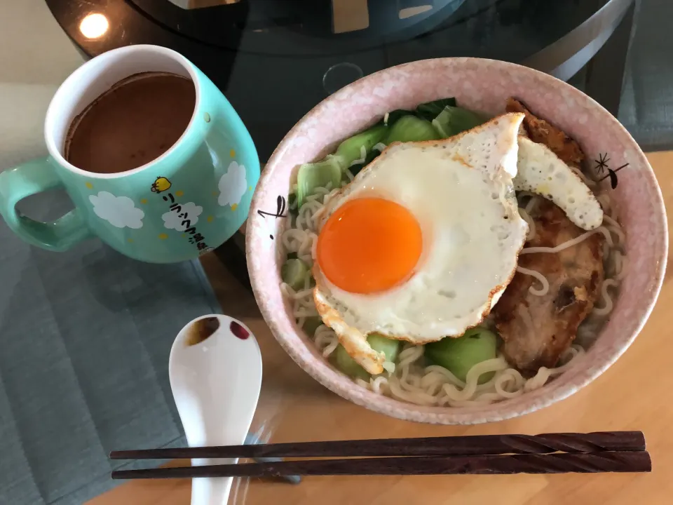 Pork chop fried egg noodles|信生さん