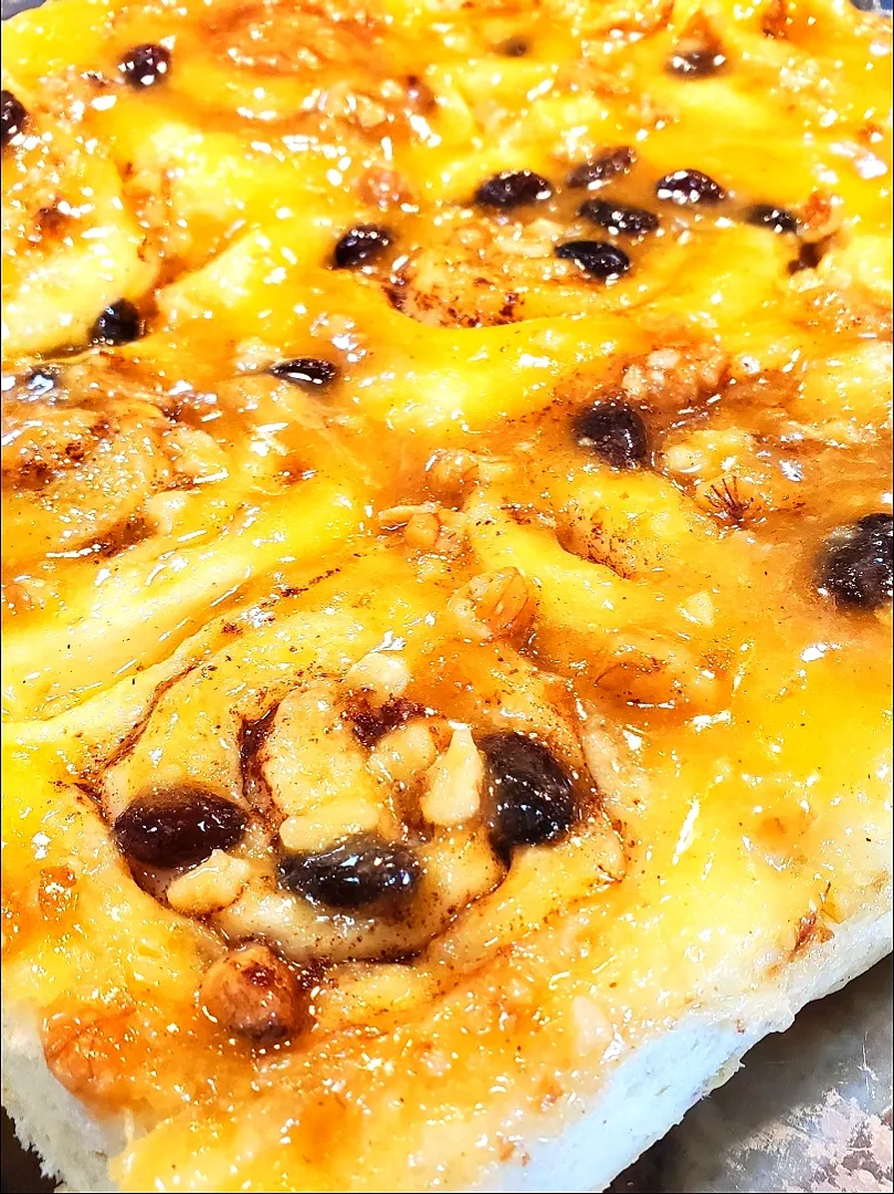 caramel raisins cinnamon rolls|Analyn Austriaさん