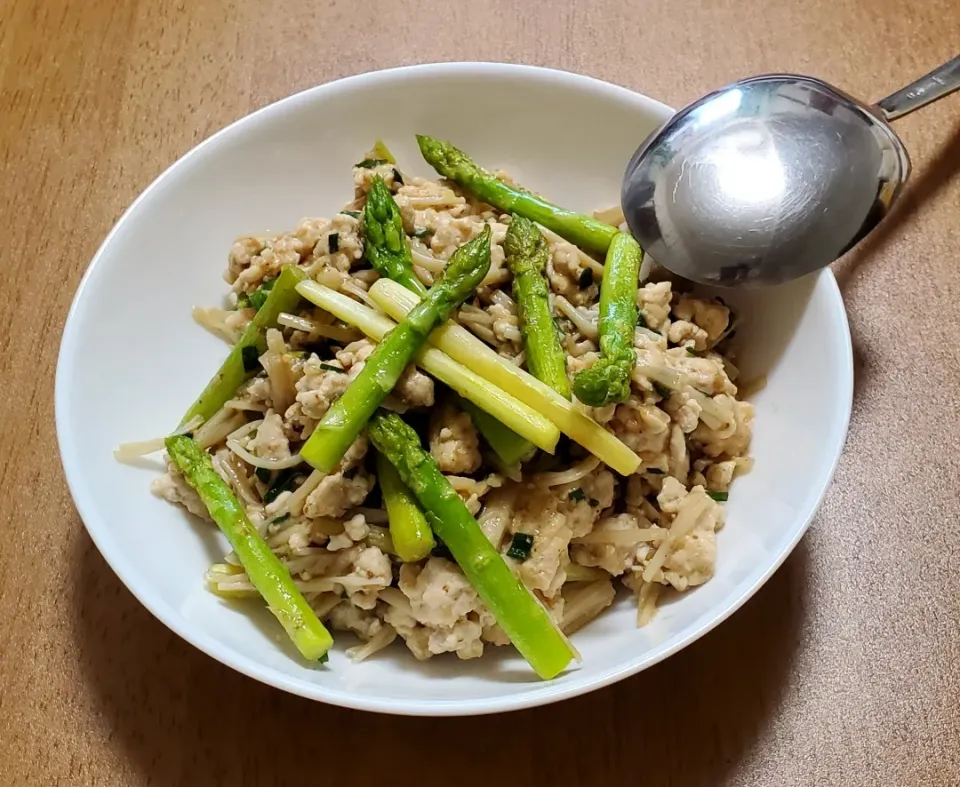 鶏胸ミンチで麻婆アスパラ|ナナさん