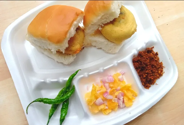 Bombay street style Vada Pav recipe@home
https://youtu.be/N_ubLYrFrcw
plz visit and subscribe to my YouTube channel 😊🙏|Food philicさん