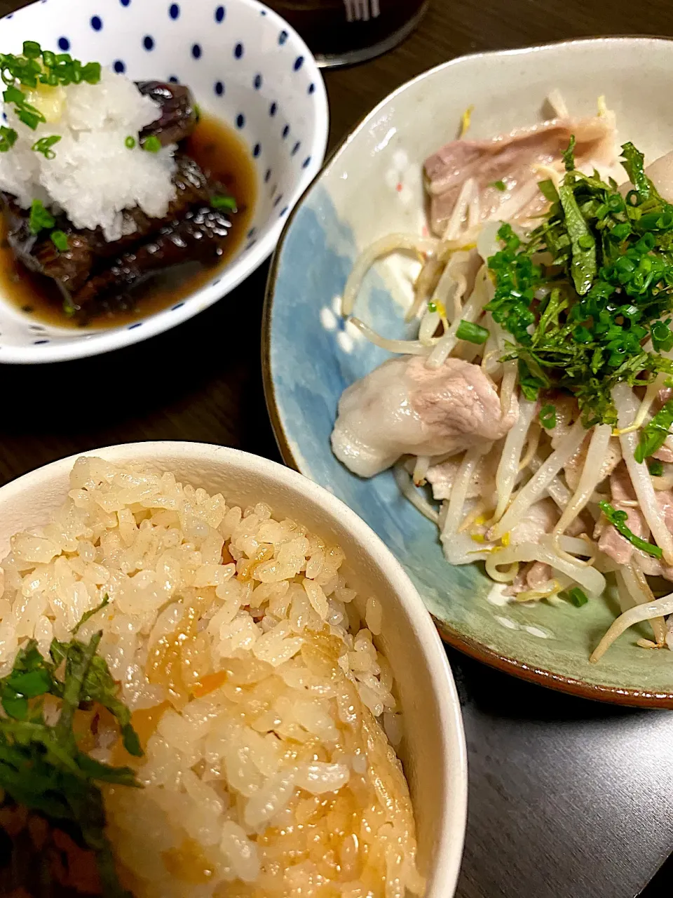 炊き込みご飯、豚とモヤシ蒸し物、ナス煮浸し|Rie Kobayashiさん