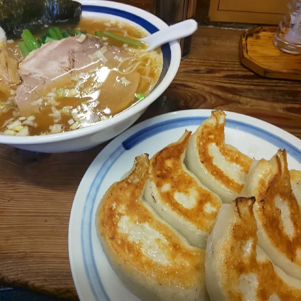 Snapdishの料理写真:一圓のジャンボ餃子☆|ワビスケさん