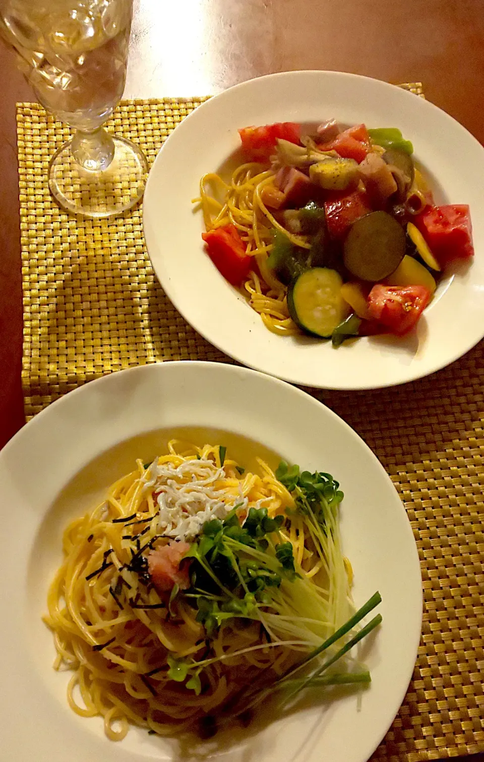 2 tipi di pasta🍝2種類のパスタ<白出汁しらす&たらこﾊﾞﾀｰ･ﾍﾞｰｺﾝ,夏野菜&舞茸のﾊﾟｽﾀ>|🌈Ami🍻さん