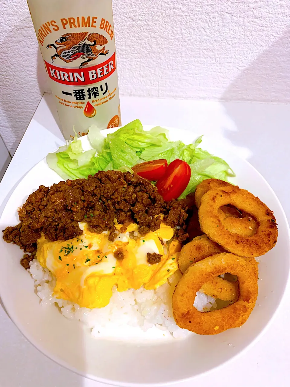 夜ご飯☺︎フワトロ卵とキーマカレー＆サラダ☆オニオンリング|とまこ(*^o^*)さん