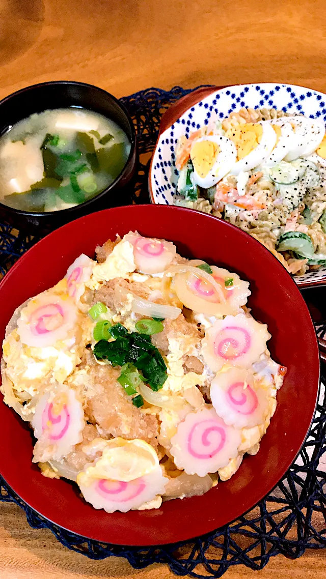 🌻エビフライとチキンカツの卵とじ丼！！マカロニサラダ💙|🌼はなちゃん🌼さん