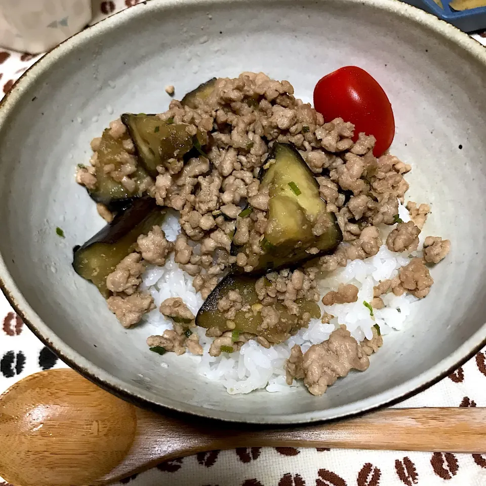 ナスとミンチの炒め丼|あさかさん