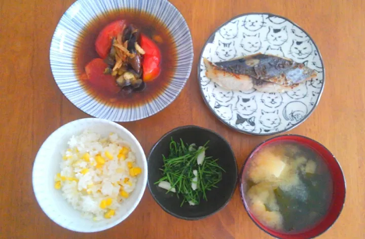 Snapdishの料理写真:６月２５日　鰆の塩焼き　茄子とトマトの煮びたし　豆苗の炒め物　豆腐とわかめのお味噌汁|いもこ。さん