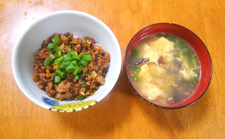 ６月２５日　大葉と茗荷の肉味噌丼　きくらげとブロッコリースプラウトの卵生姜スープ|いもこ。さん