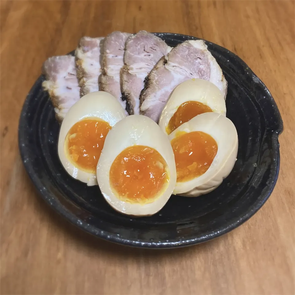 Snapdishの料理写真:煮玉子と焼豚|みかりんさん