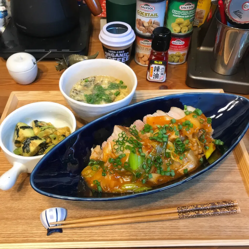 ＊豚キムチ餡掛けピリ辛飯＊もずく卵スープ＊アボカドの韓国海苔和え|まぁちゃんさん