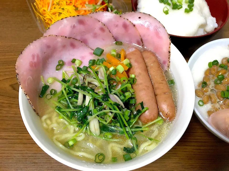 マルちゃん正麺塩ラーメン色々乗せ🍜|やないゆいさん