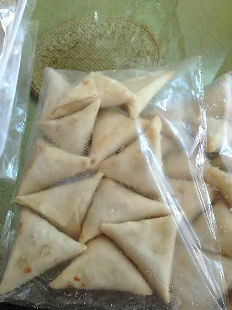 frozen chikan samosa
ready to dilver|Kitchen_Musingsさん