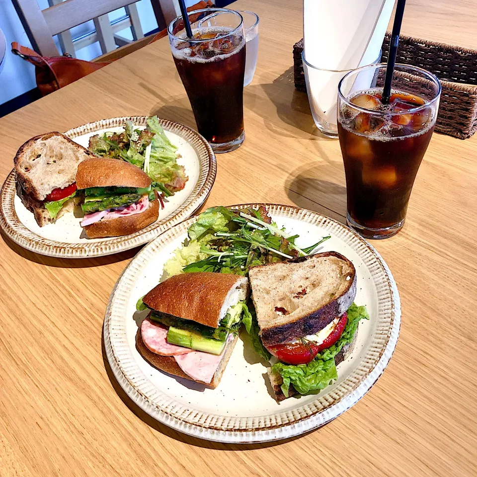 カフェ巡り「バインミーとアスパラサンド☕️」|Happy suzumeさん