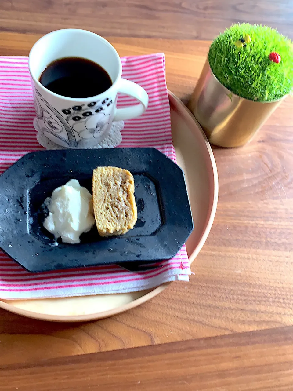 Snapdishの料理写真:子供が帰ってくる前に一服　バナナケーキ🍌|たまにゃんさん