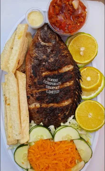 Home grilled #tilapia fish served with chips and salad|foodiz dropoffさん