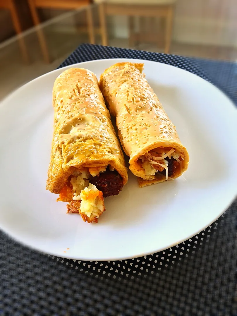 Sausage , hashbrown and cheese egg roll|FatPhilさん