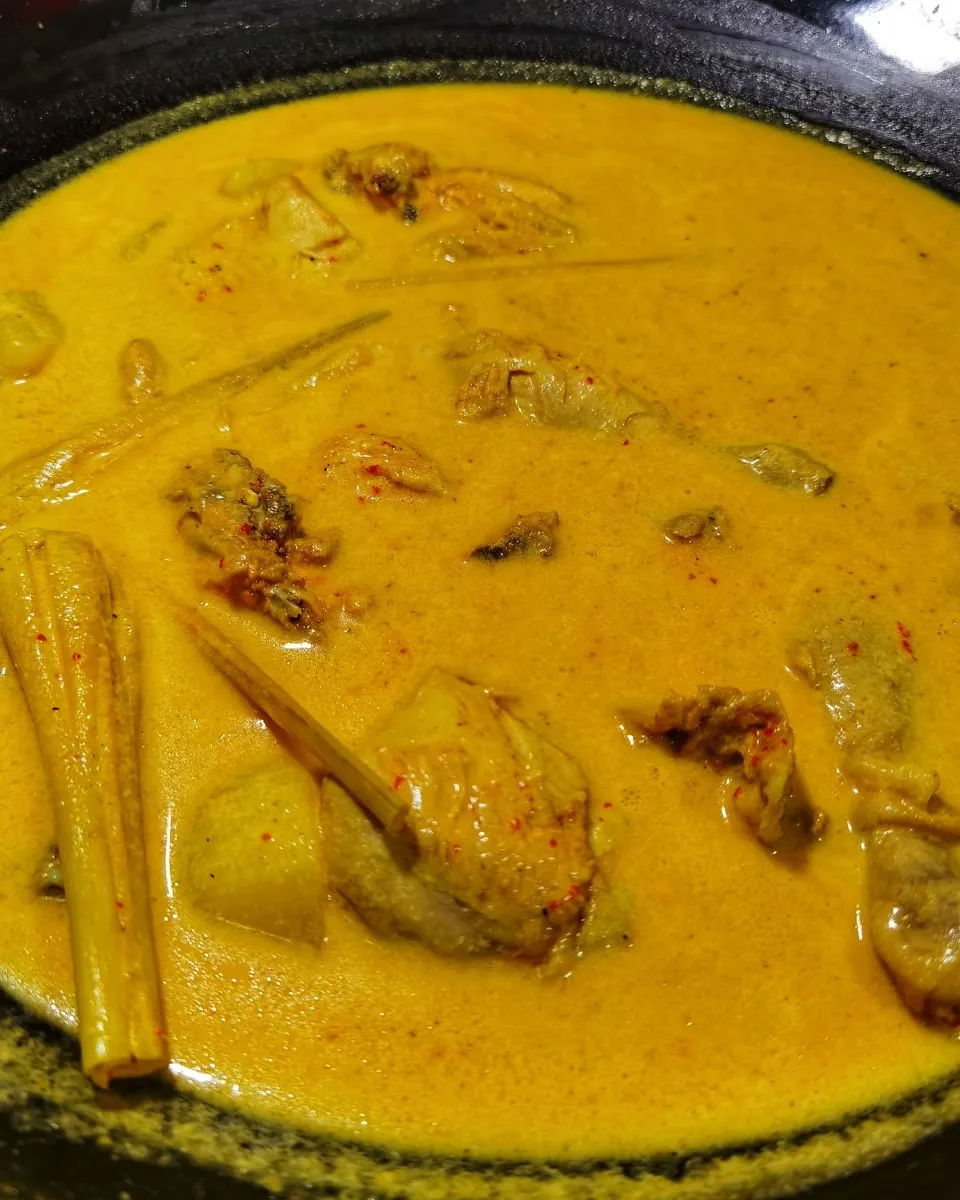 Gulai ayam campur kentang|azirasamsuddin771008055774さん