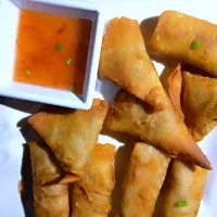 Snapdishの料理写真:Samosa And Spring Rolls|Lizhungerさん