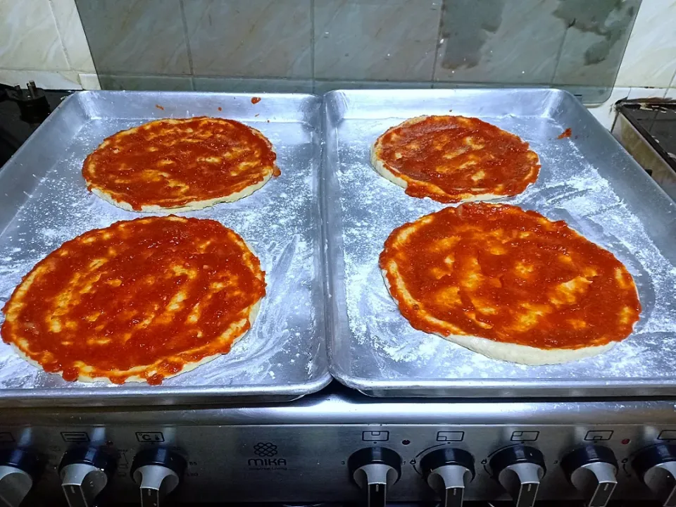 pizza in the making|mzuriさん