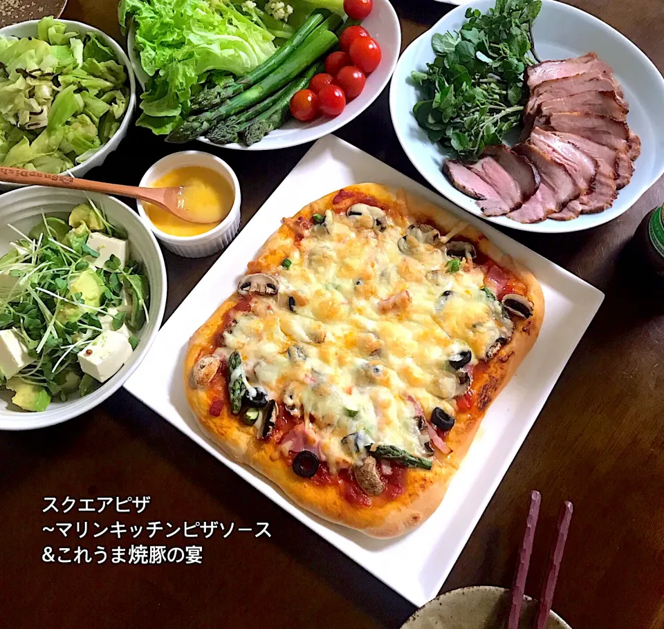 マリンさんの料理 我が家の殿堂入りソースで夏野菜たっぷりのスクエアピザ♡  簡単で美味しいピザソースだよ～♪ これうま焼豚と夏野菜サラダの宴|とんちんさん