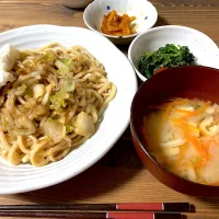 焼きうどん、ほうれん草の胡麻和え、お味噌汁|mayanさん