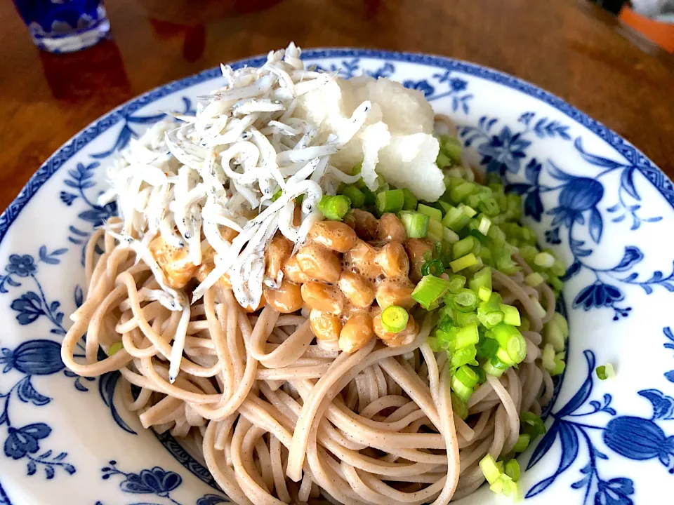 納豆しらすおろし蕎麦|さんだーさん