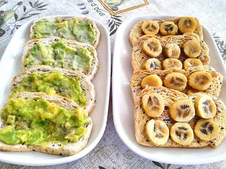 Home made Bread with Avocado & Banana|Harlina  (Malaysia)さん