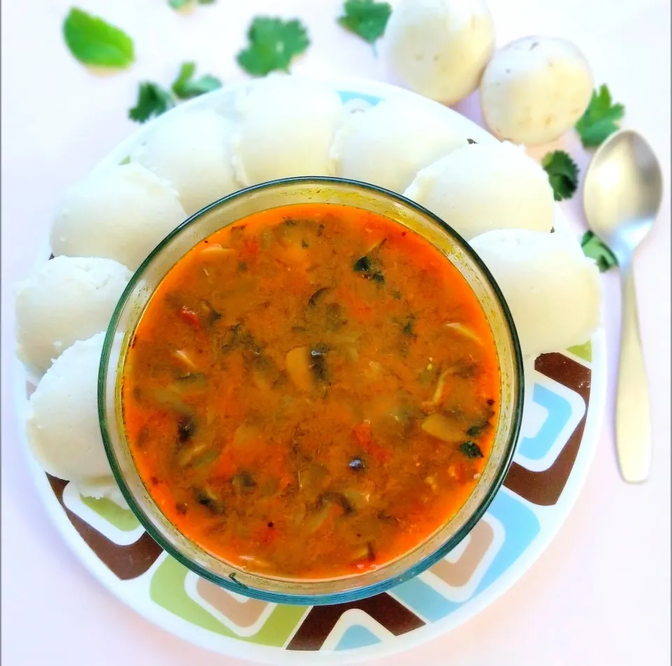 # Dinner .. Idly with simple mushroom gravy|nivedhasankar64@gmail.comさん