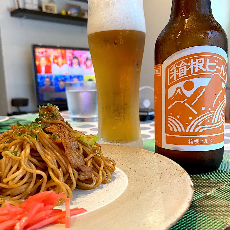 Snapdishの料理写真:焼きそばと地ビール|lazy104さん