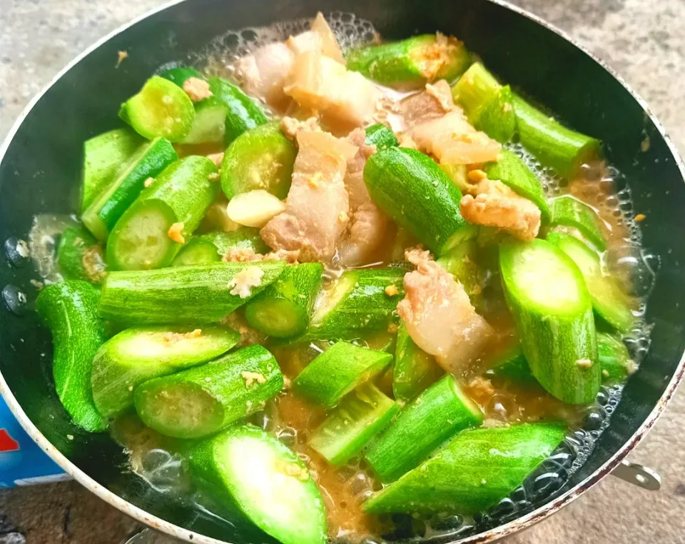 Stir Fried Zucchini with Pork Belly|🌿Veerapan Mu🌿さん