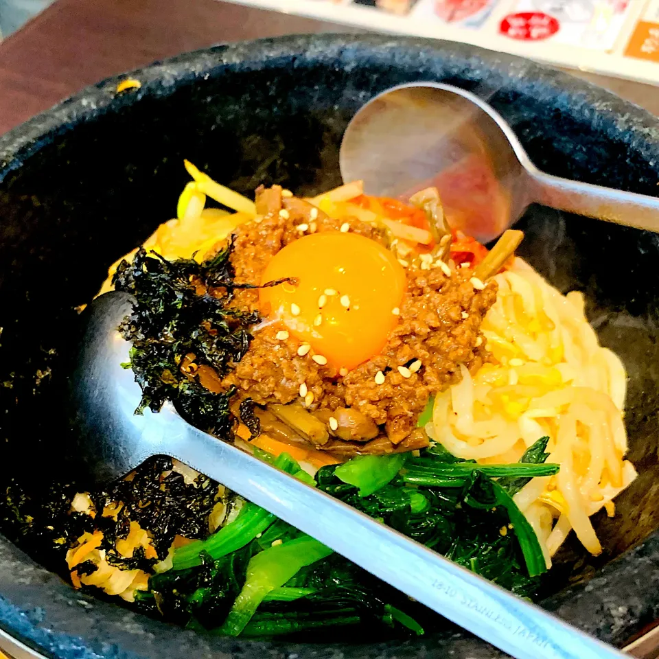 ランチのご飯を石焼きビビンバに💕焼肉仔虎🐯|ちはるさん