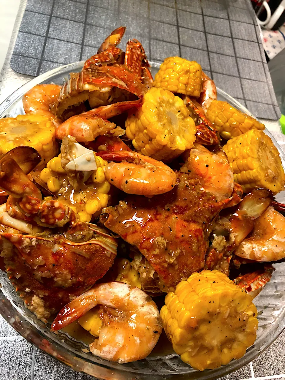 Snapdishの料理写真:Butter garlic crabs & shrimp❤️|Germaine Kodairaさん