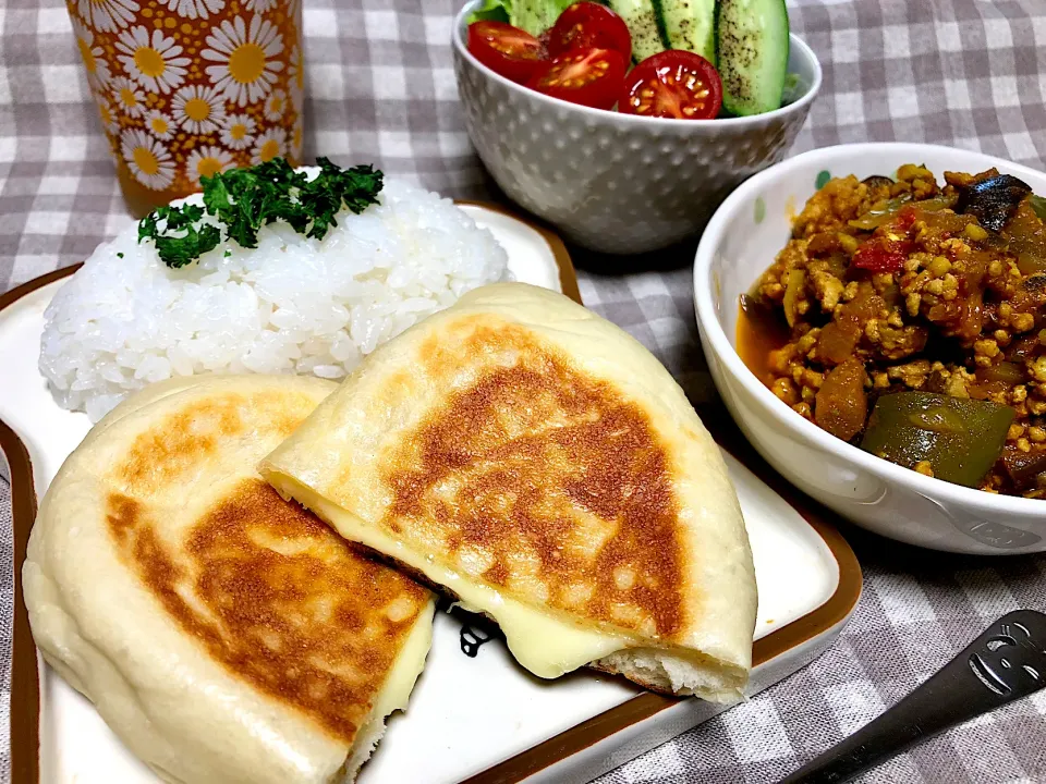 🧀チーズナン＆キーマカレー🍛|がぁがさん